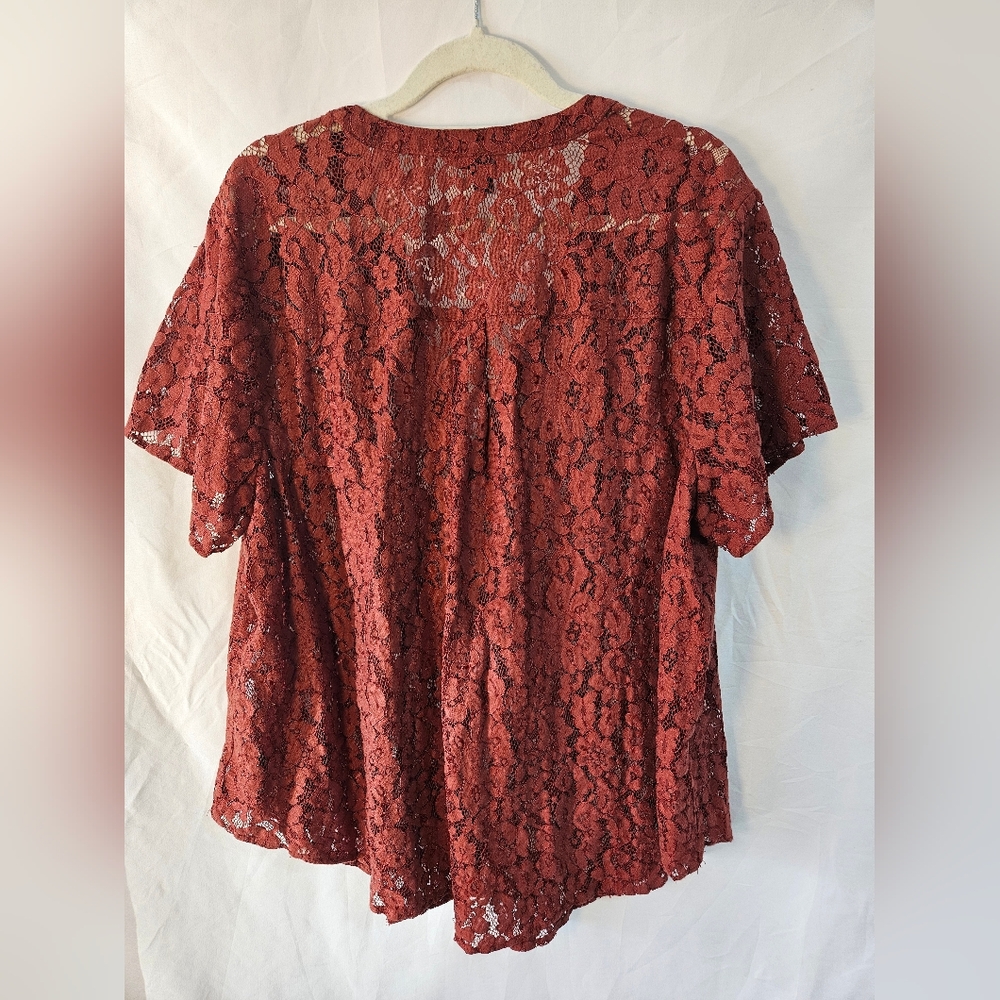 Torrid Rust Floral Lace Blouse Size 2 Plus Size Boho Sheer V-Neck Short Sleeve - Picture 7 of 9
